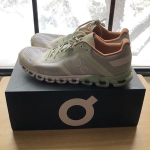 On Cloudflow Women’s Running Shoes Aloe/White